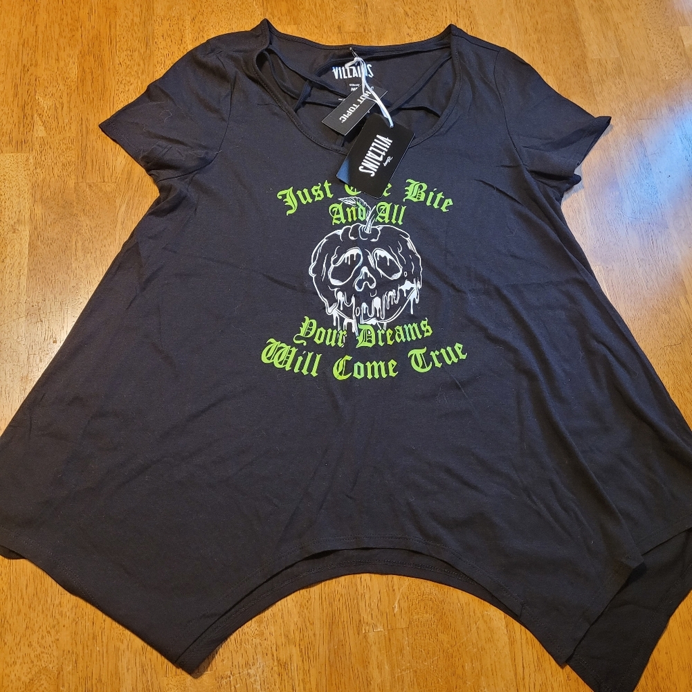 NWT Hot TOLopic Disney Black Tee with Poisin Apple Snow White Graphic M